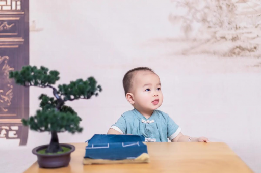 海北几个月宝宝不吐奶 海北几个月宝宝不吐奶